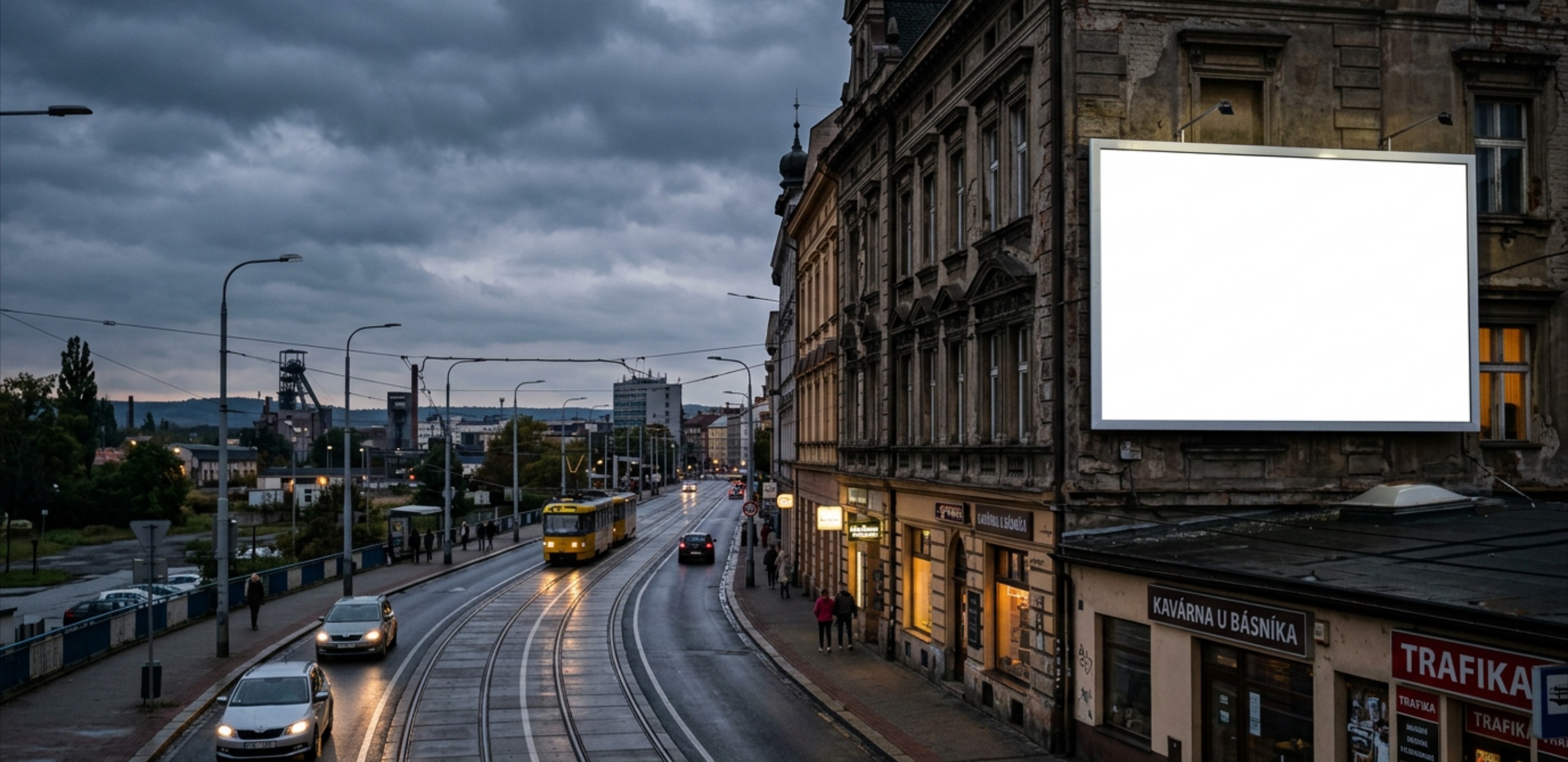 Ostrava – tramvaj 21 INRETA, billboard Vaše reklama, večerní město